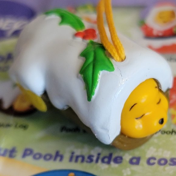 Winnie The Pooh Peek-a-Pooh Christmas #10 Pooh Yule Log Tomy Yujin Dis… - Picture 2 of 4